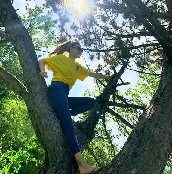 Meet your Posher, Esther - Picture 1 of 1